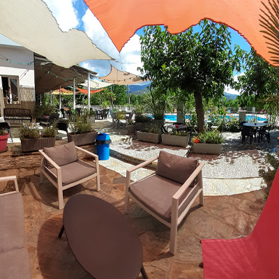 Terrasse ombragée pour discuter