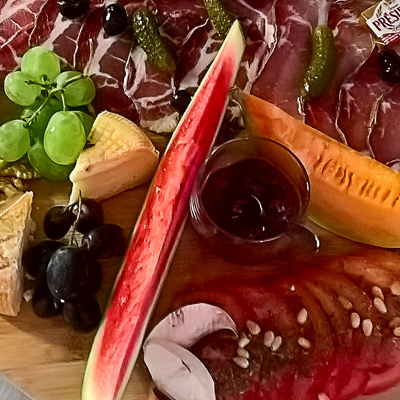 Une planche de charcuterie corse
